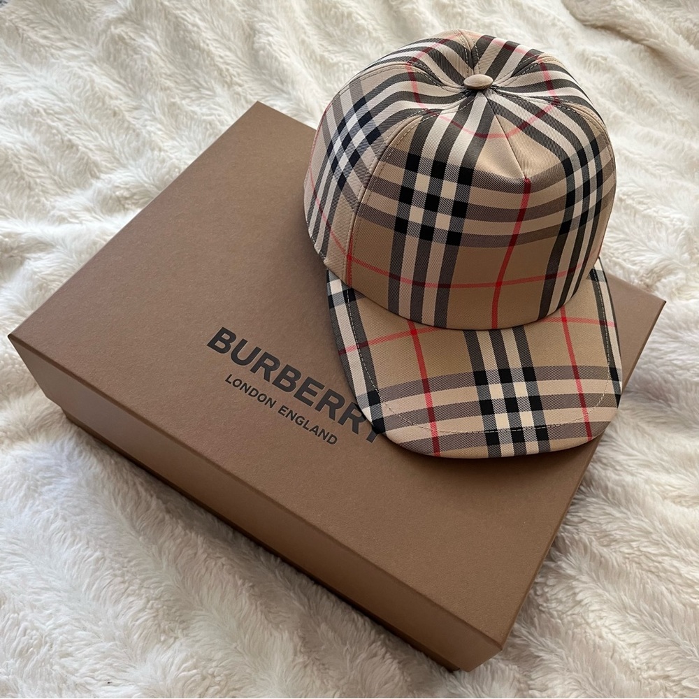 HP🎉 NEW Burberry London Logo Appliqué Vintage Check Hat